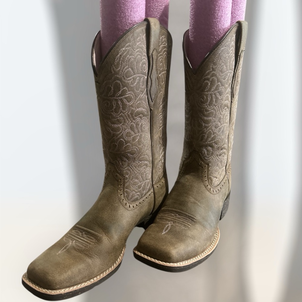 Ariat Round Up Remuda